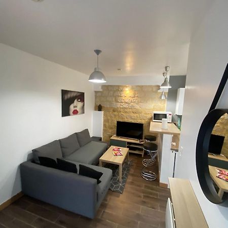 Agreable Appartement In Montmartre Parigi Esterno foto