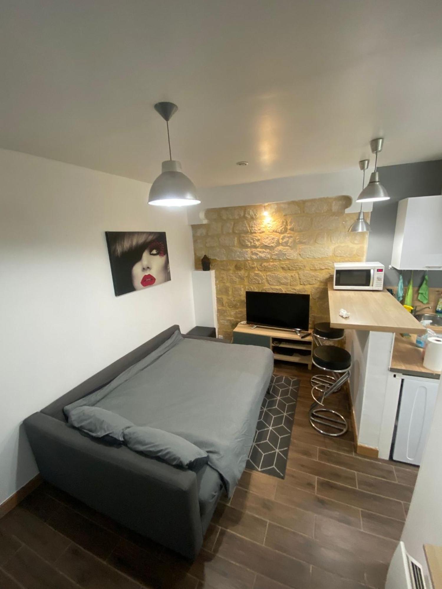 Agreable Appartement In Montmartre Parigi Esterno foto
