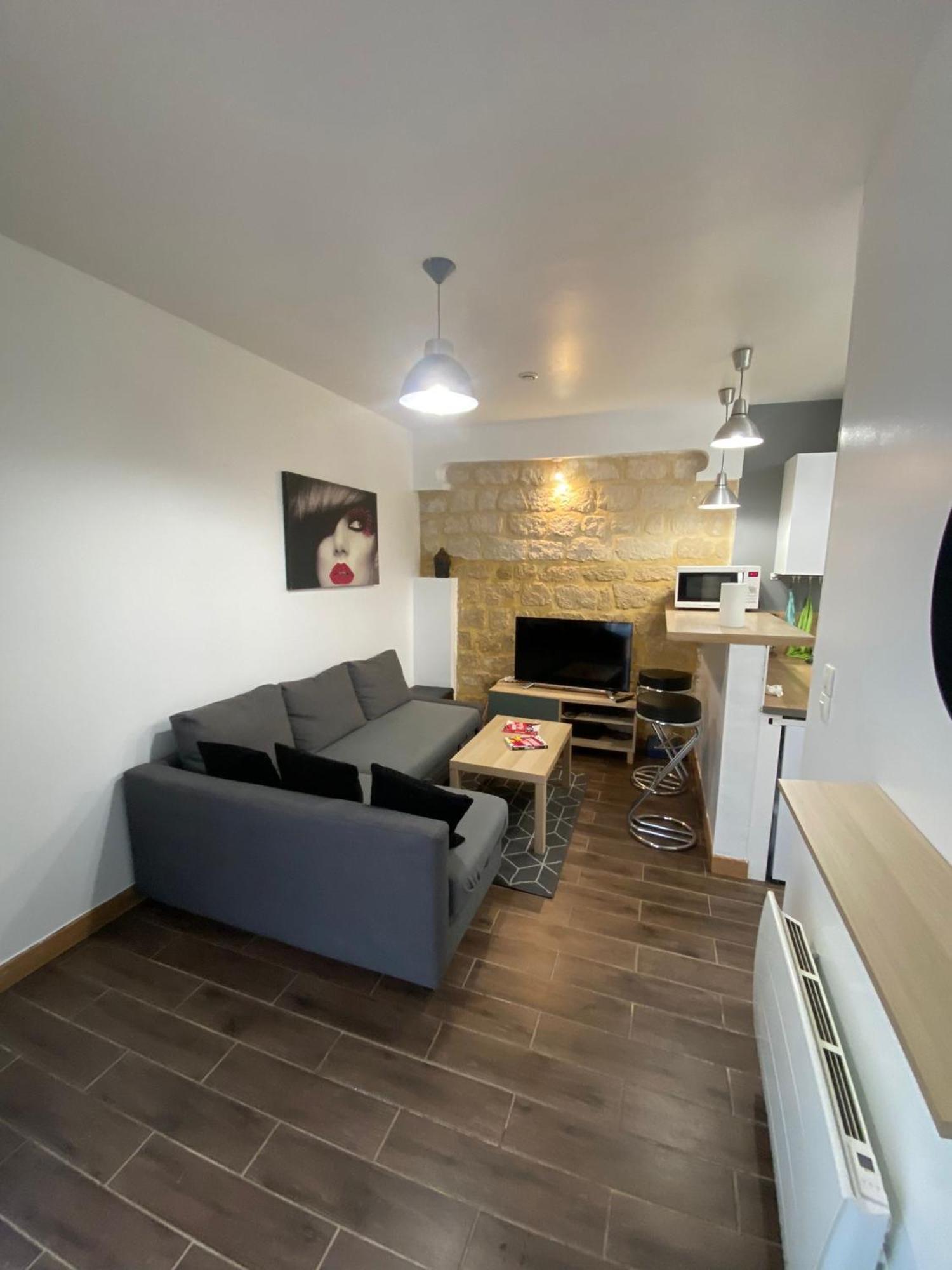 Agreable Appartement In Montmartre Parigi Esterno foto
