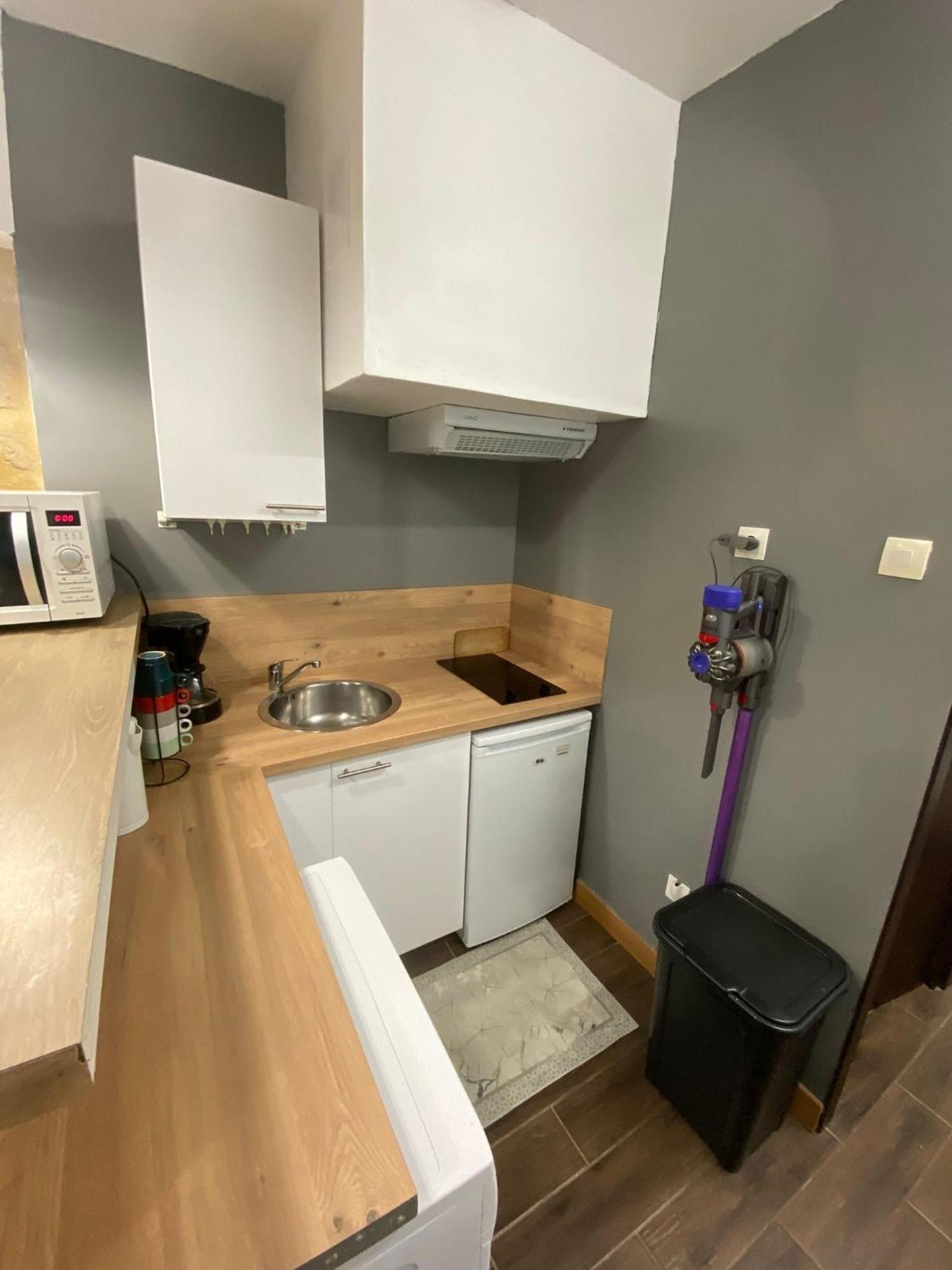 Agreable Appartement In Montmartre Parigi Esterno foto